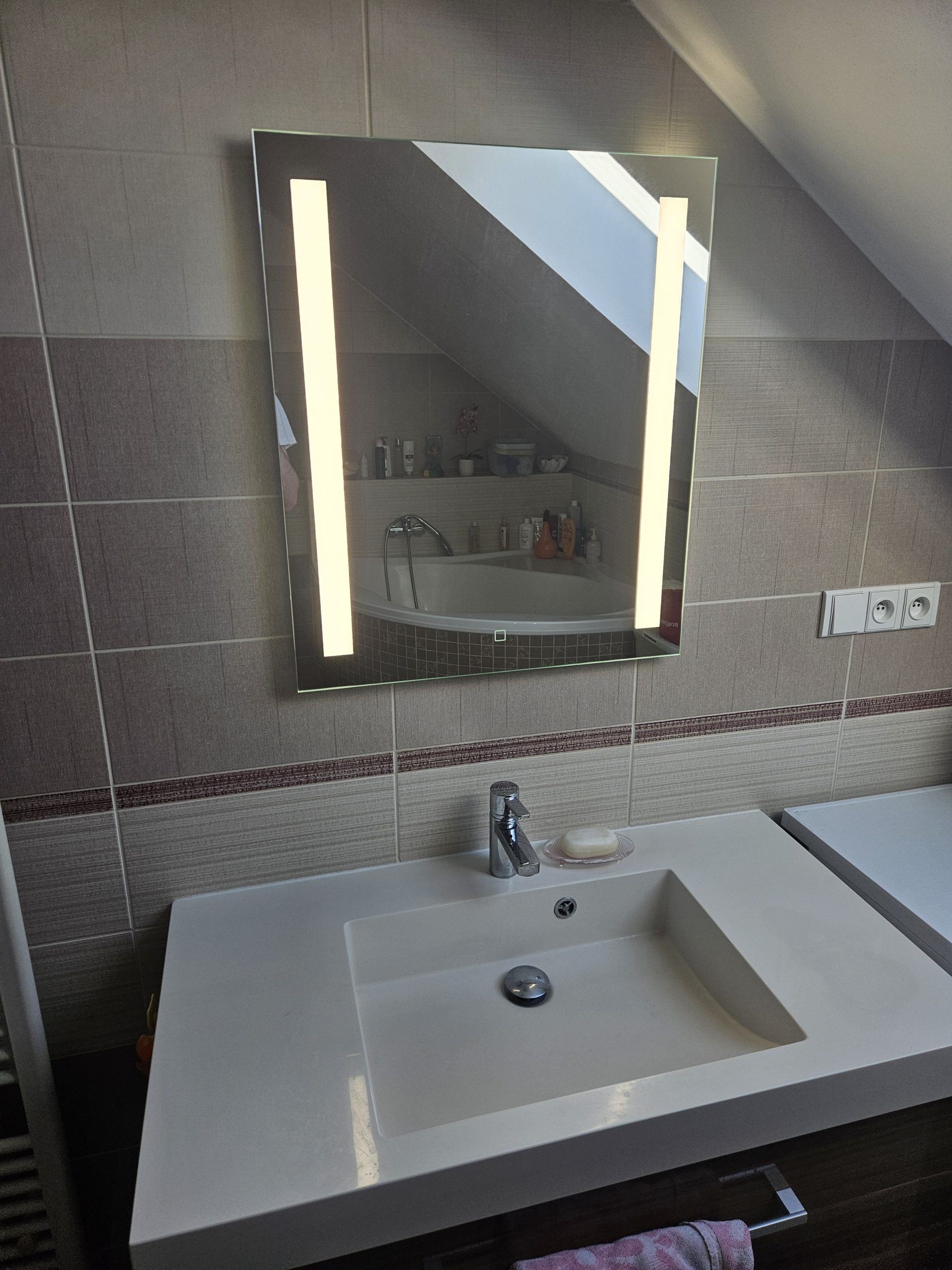 Přivrtání zrcadla